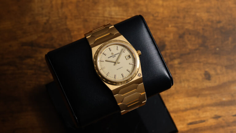 Vacheron Constantin Historiques 222 in yellow gold on display stand