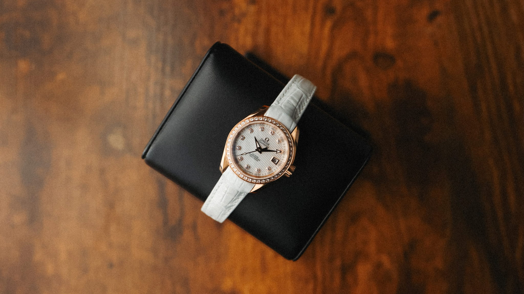 Pre-owned Omega Seamaster Aqua Terra in 18K rose gold with diamond-set dial on white leather strap