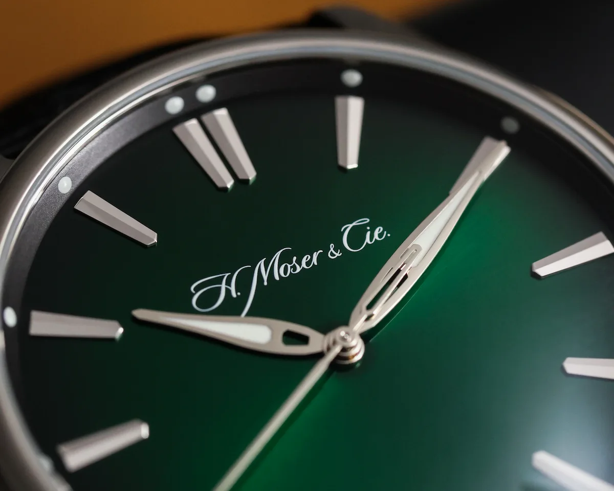 H. Moser & Cie. Pioneer Centre Seconds Cosmic Green dial close-up with fumé gradient and rhodium indices