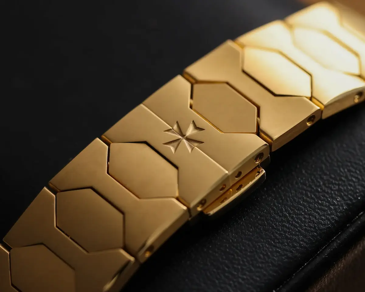 Vacheron Constantin 222 integrated yellow-gold bracelet with Maltese cross link (2)