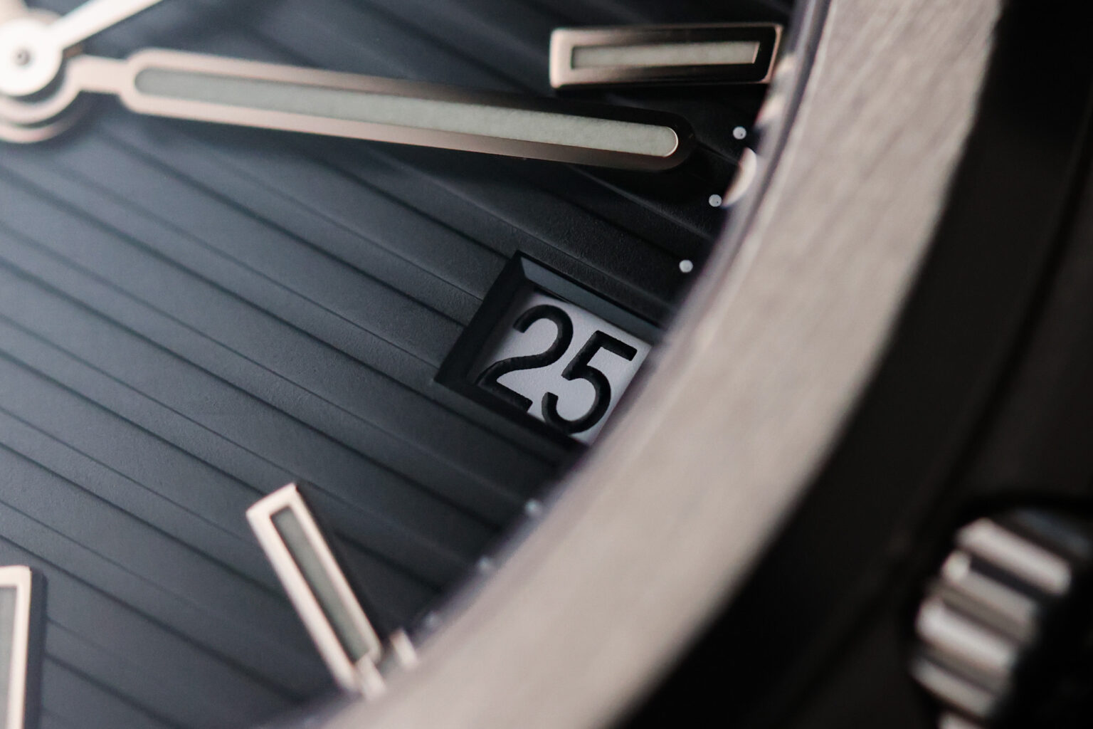 Patek Philippe Nautilus 5711 Review | Hands-On with 5711/1A-010