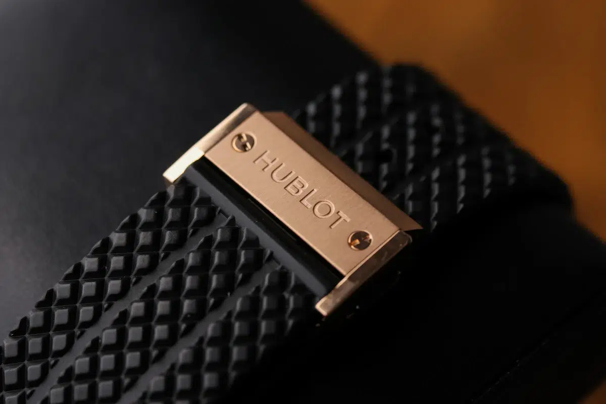 Close-up of the Hublot-signed clasp on the black rubber strap with brushed rose gold hardware