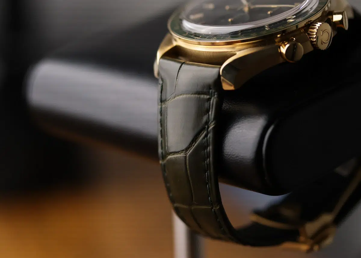 Side profile of Omega Speedmaster Moonwatch 18K Yellow Gold case and lugs