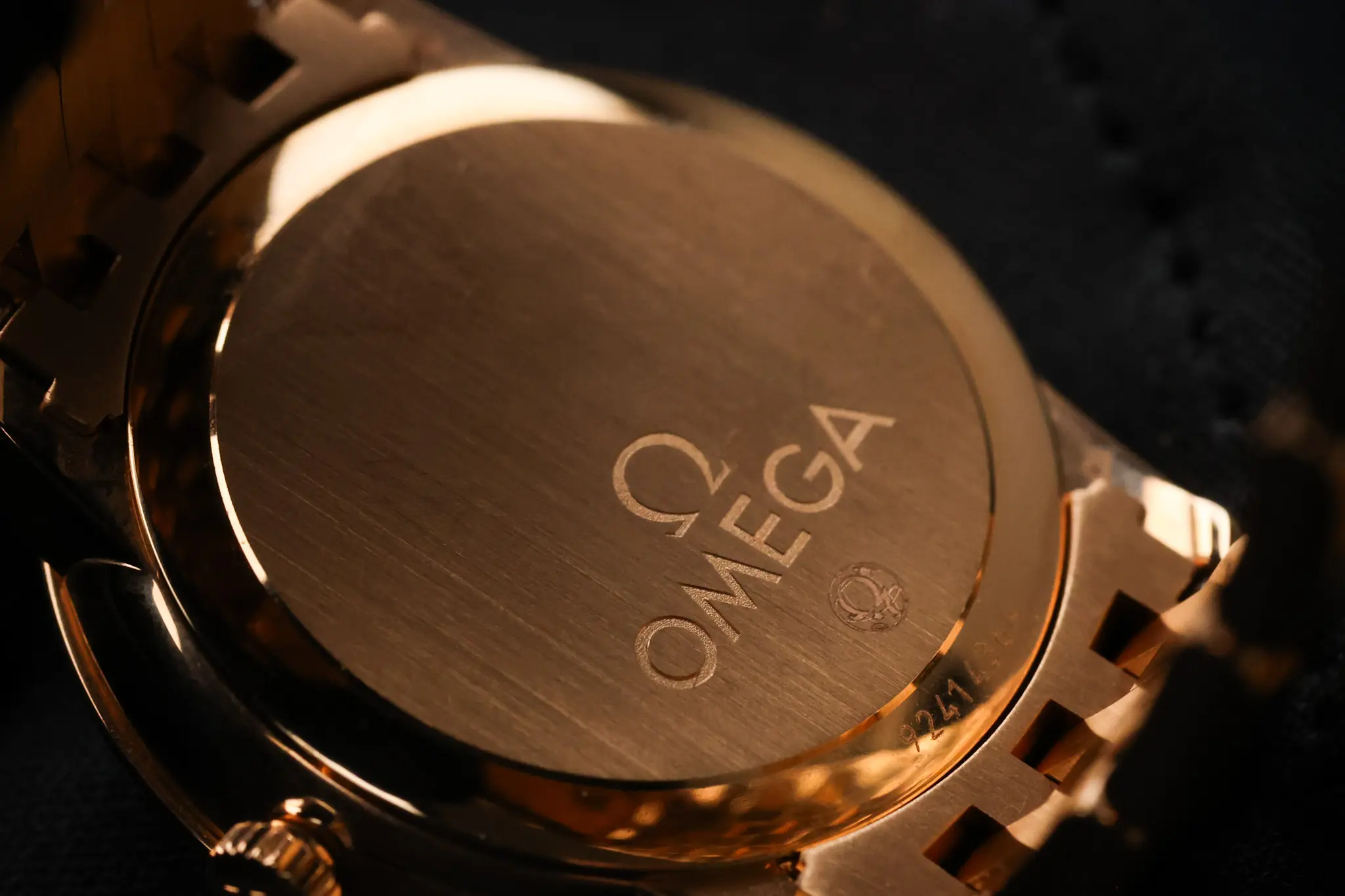 Omega De Ville Prestige 424.50.27.60.05.002 solid 18K rose gold caseback with engraved Omega logo
