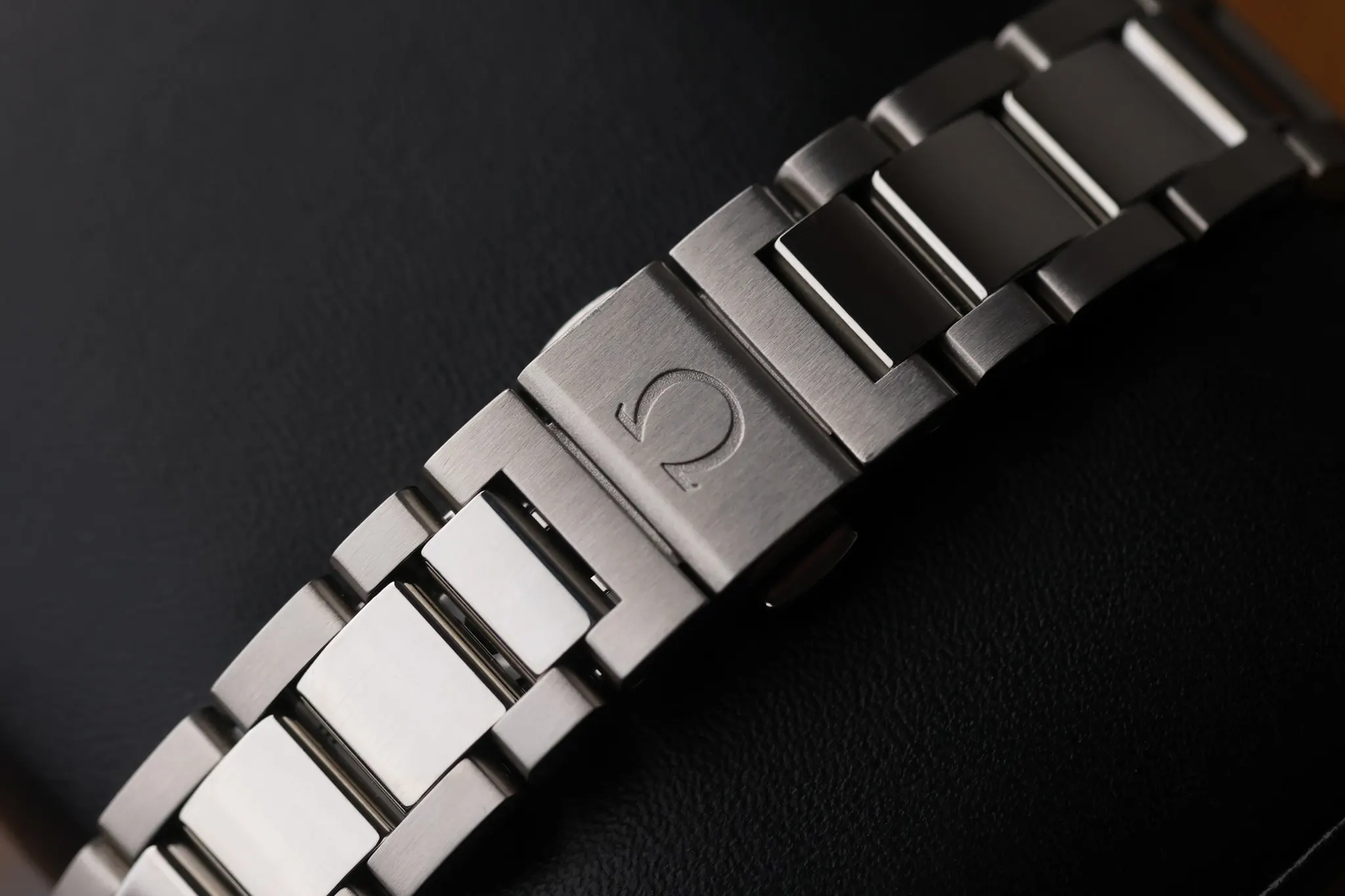 Stainless steel bracelet detail of Omega Seamaster Aqua Terra 150M