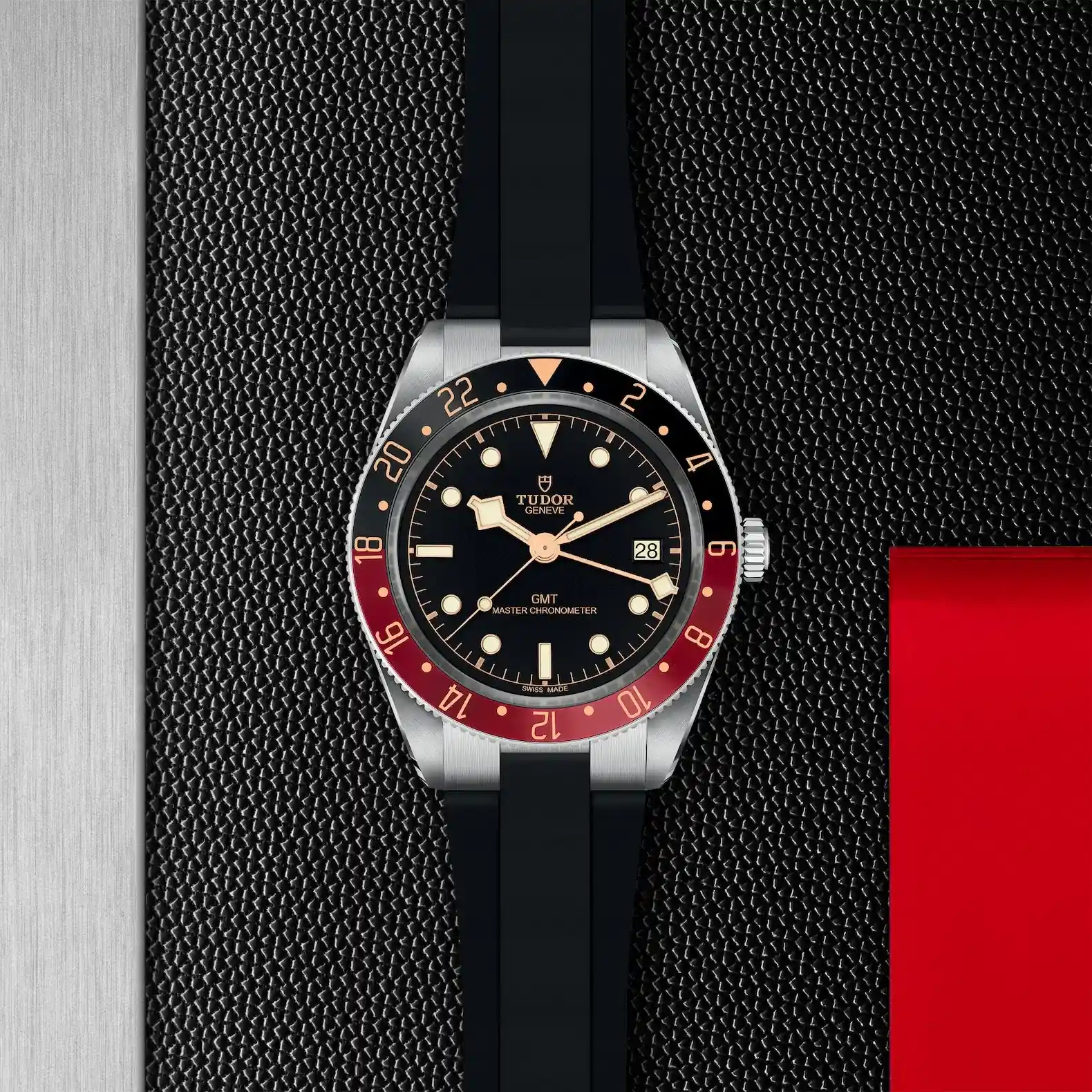tudor m7939g1a0nru on black background