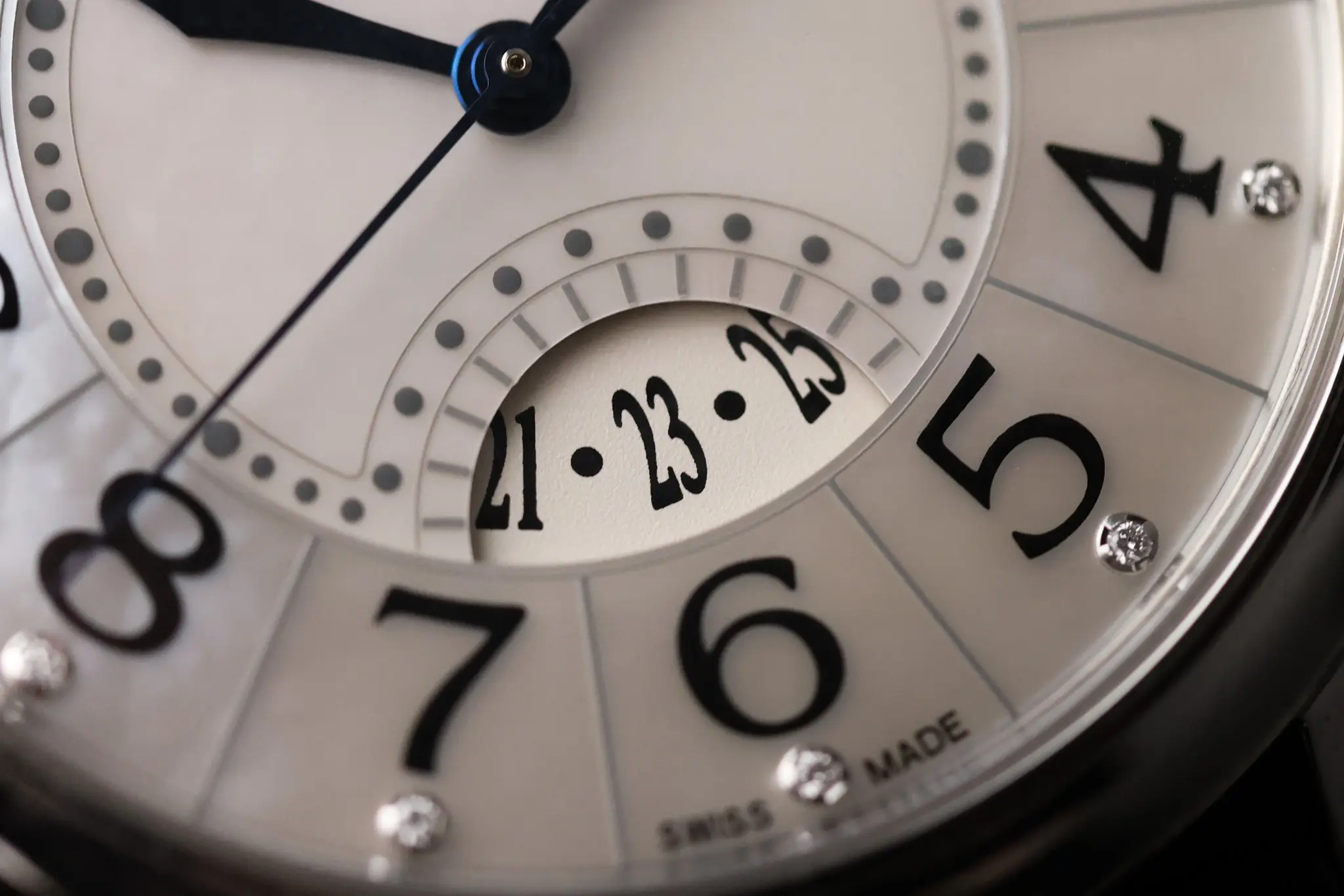 Detail view of Jaeger-LeCoultre Rendez-Vous Date mother-of-pearl dial and date window