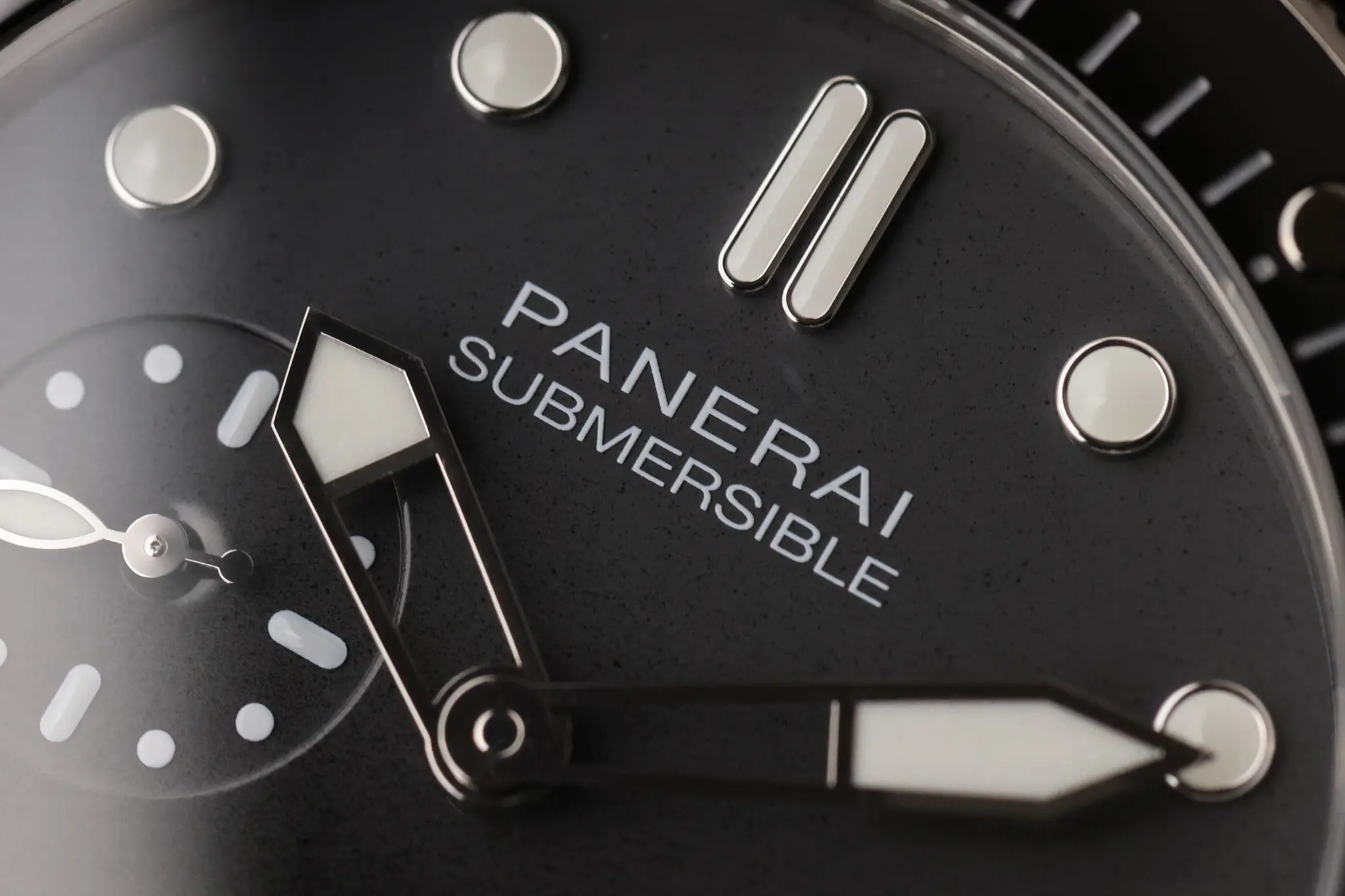 Detailed dial view of Panerai Submersible QuarantaQuattro Grigio Roccia PAM01288 with luminous markers and broad handset