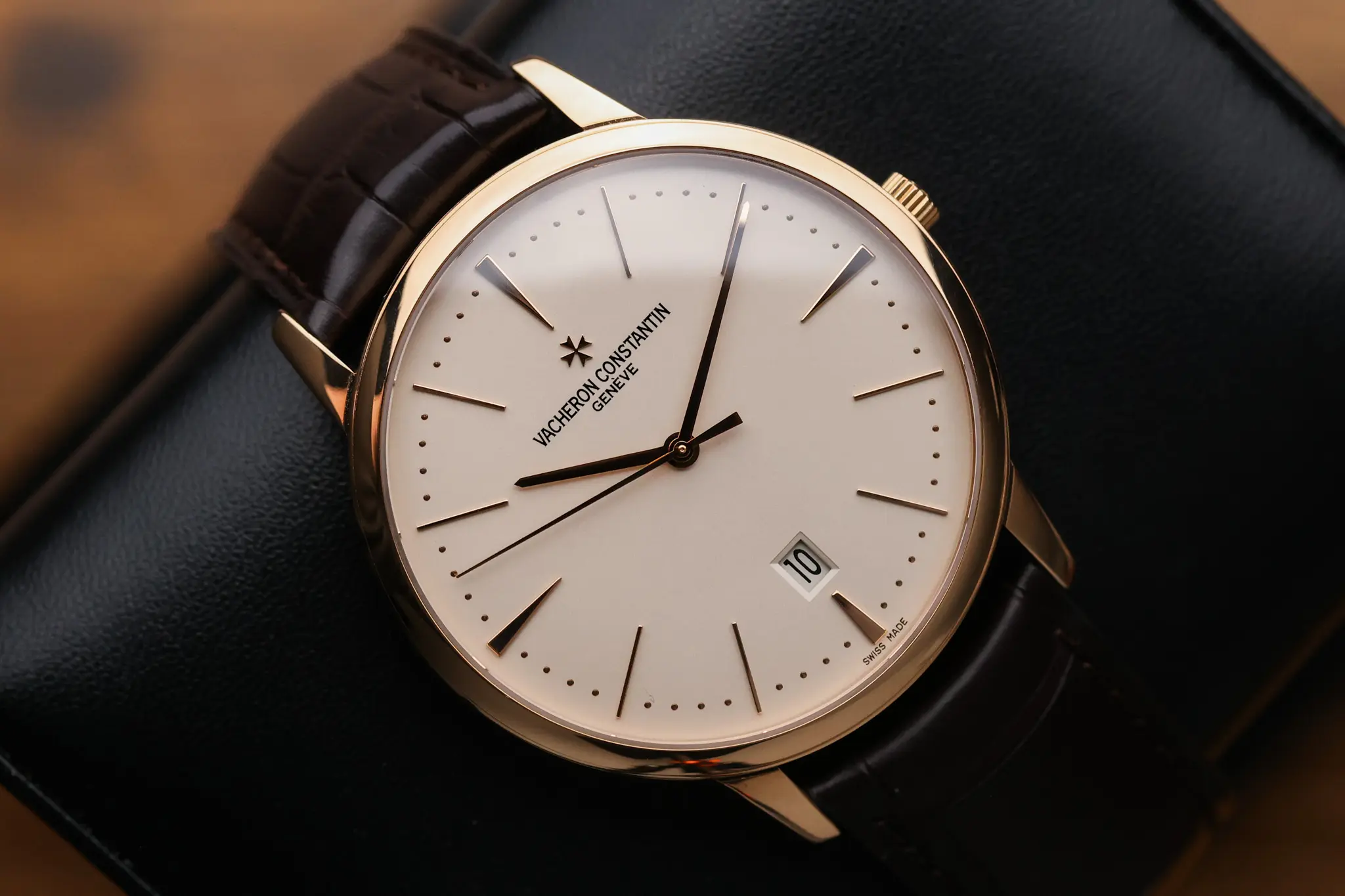 Vacheron Constantin Patrimony 40mm 18k rose gold case with silver dial and date window at 6 o’clock