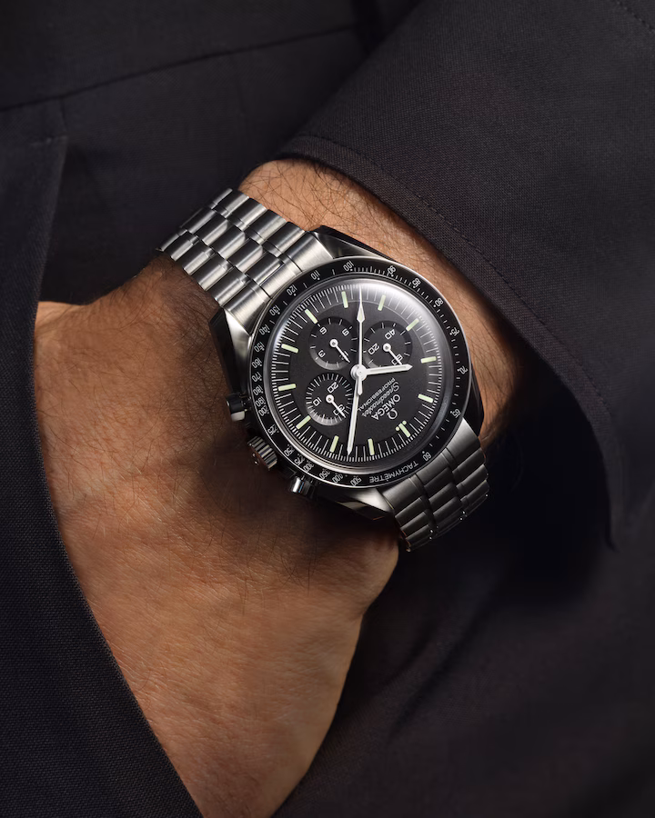 Omega moonwatch 310.30.42.50.01.001 on the wrist