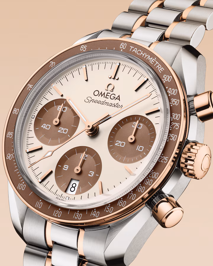 Speedmaster 38 Sedna™ gold on steel close up