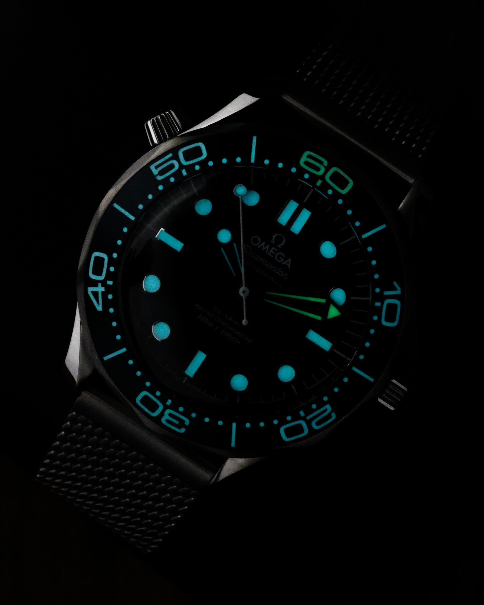 Lumed dial of Omega Seamaster James Bond 60th Anniversary in low-light conditions