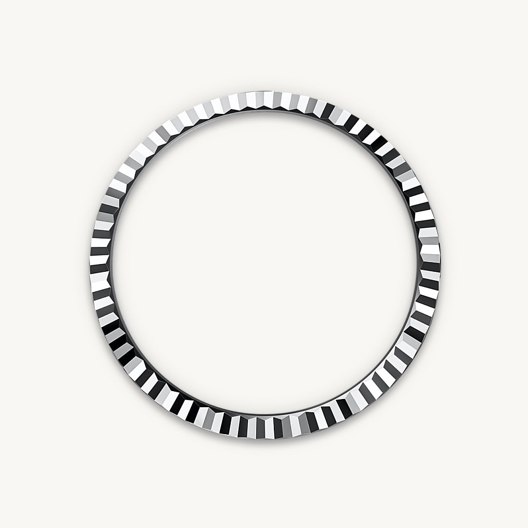 Fluted bezel