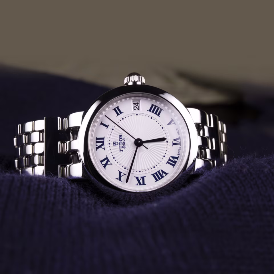 TUDOR Clair de Rose on its side